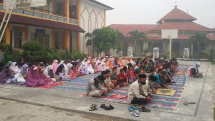 Ratusan Pelajar SMP Juara Pekanbaru Laksanakan Shalat Istisqa