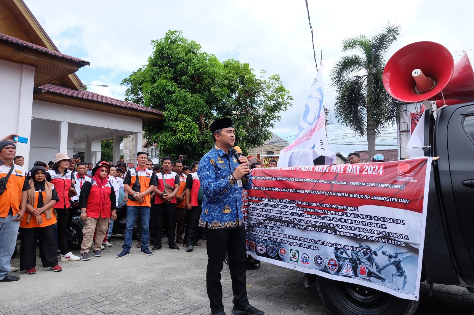 Disnakertrans Riau Tampung Aspirasi  KSBSI Riau