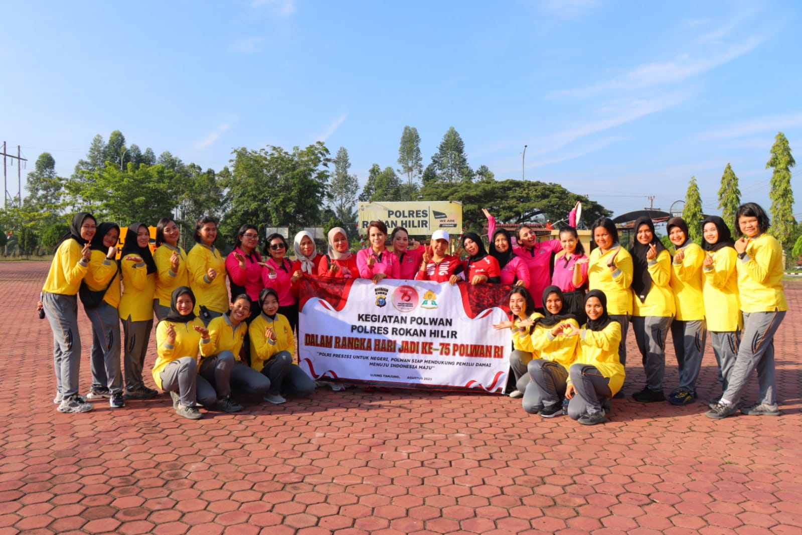 Menyambut Hari Jadi Polwan ke- 75 dan HKGB ke -71, Polres Rohil Olahraga Bersama