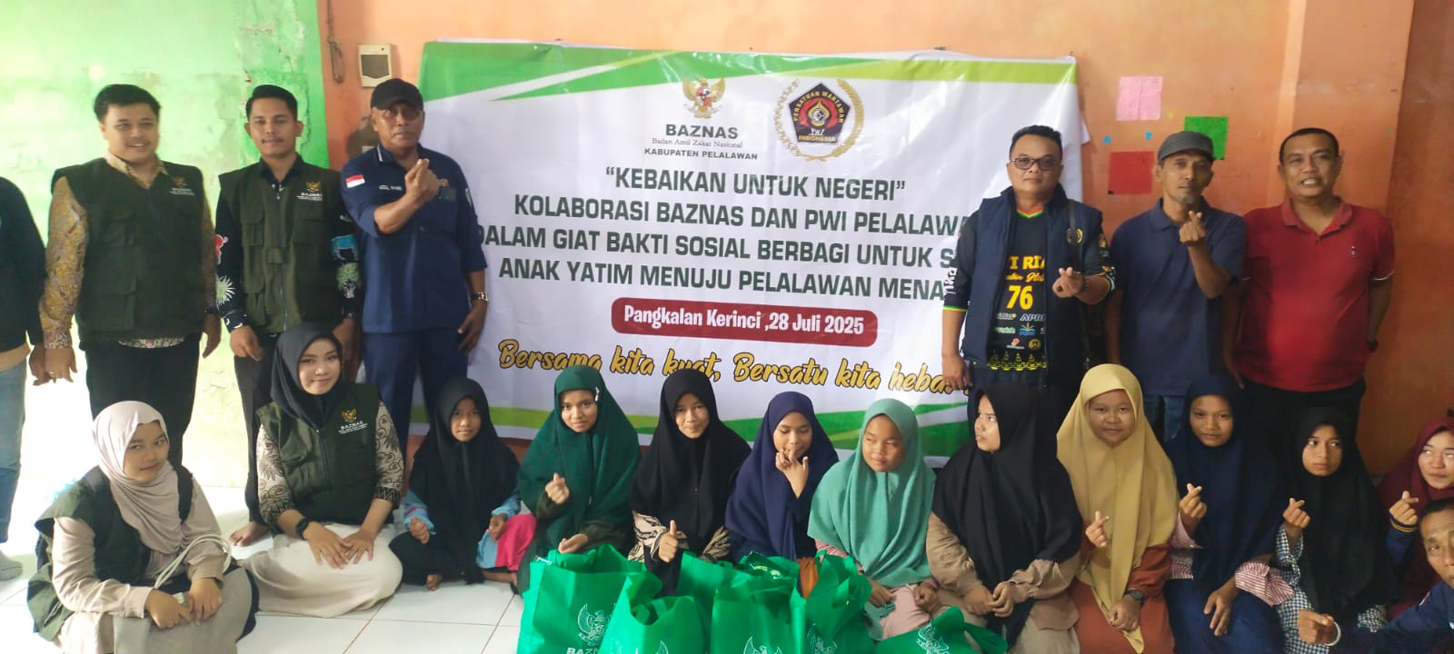 Baksos PWI Pelalawan; Senyum Mengembang Anak-Anak Panti Asuhan & Pondok Tahfidz