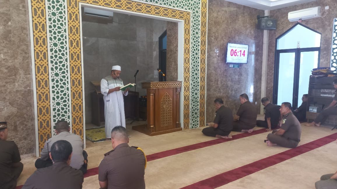 Dihadapan Pegawai Kejati, Tausiyah  Dzuhur Ust Chairul Ichwan Sampaikan  Keutamaan Shalat Lima Waktu