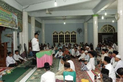 Safari Ramadhan di Masjid Istiqlal Desa Pulau Payung, Bupati Kampar Kena Todong Aspirasi Pembangunan