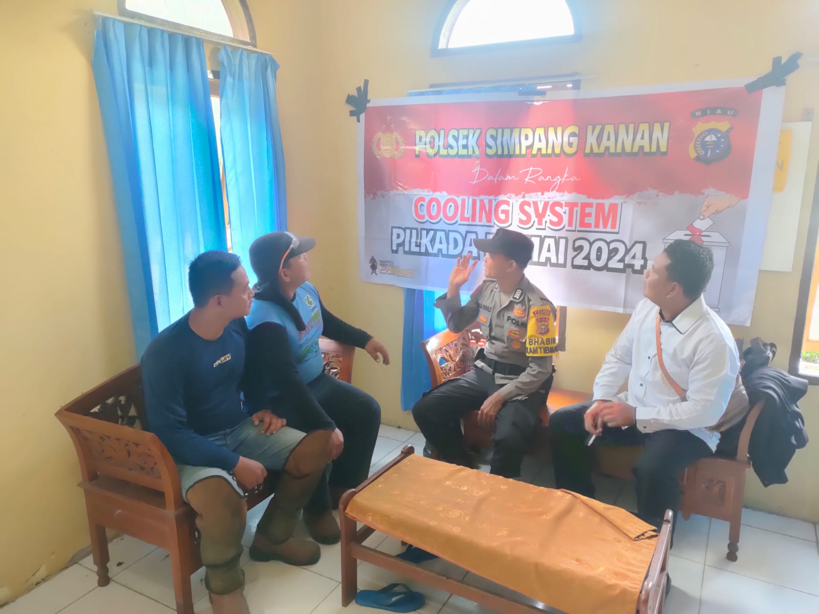 Kanit Intelkam Bersama Bhabinkamtibmas Cooling System Masyarakat Simpang Kanan