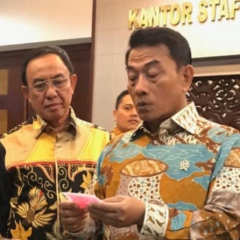 Mewakili KOPEK,  Bupati Inhil Sampaikan Permasalahan Kelapa Kepada Kepala Staf Presiden RI