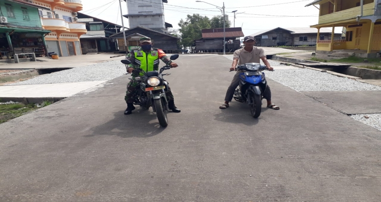 Babinsa Kodim 0303/Bengkalis Koramil 08/Merbau Patroli Tahapan Pilkada di Desa Bandul