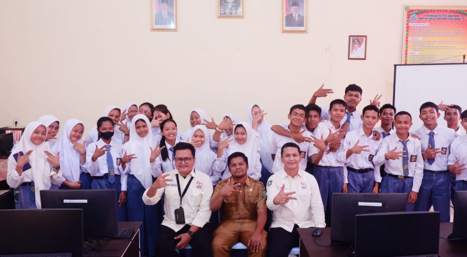 Riza Zulhelmi Guru Tamu di SMK Negeri 1 Bengkalis, BCN Kolaborasi dengan Jurusan DKV