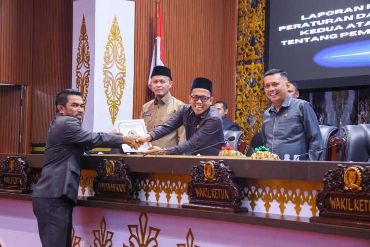 Rapat Paripurna DPRD dan Pemko Pekanbaru Setujui Ranperda PSPD Menjadi Perda