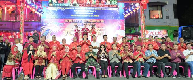 Bupati Rohil Lepas Pawai Lampion Malam Cap Go Meh