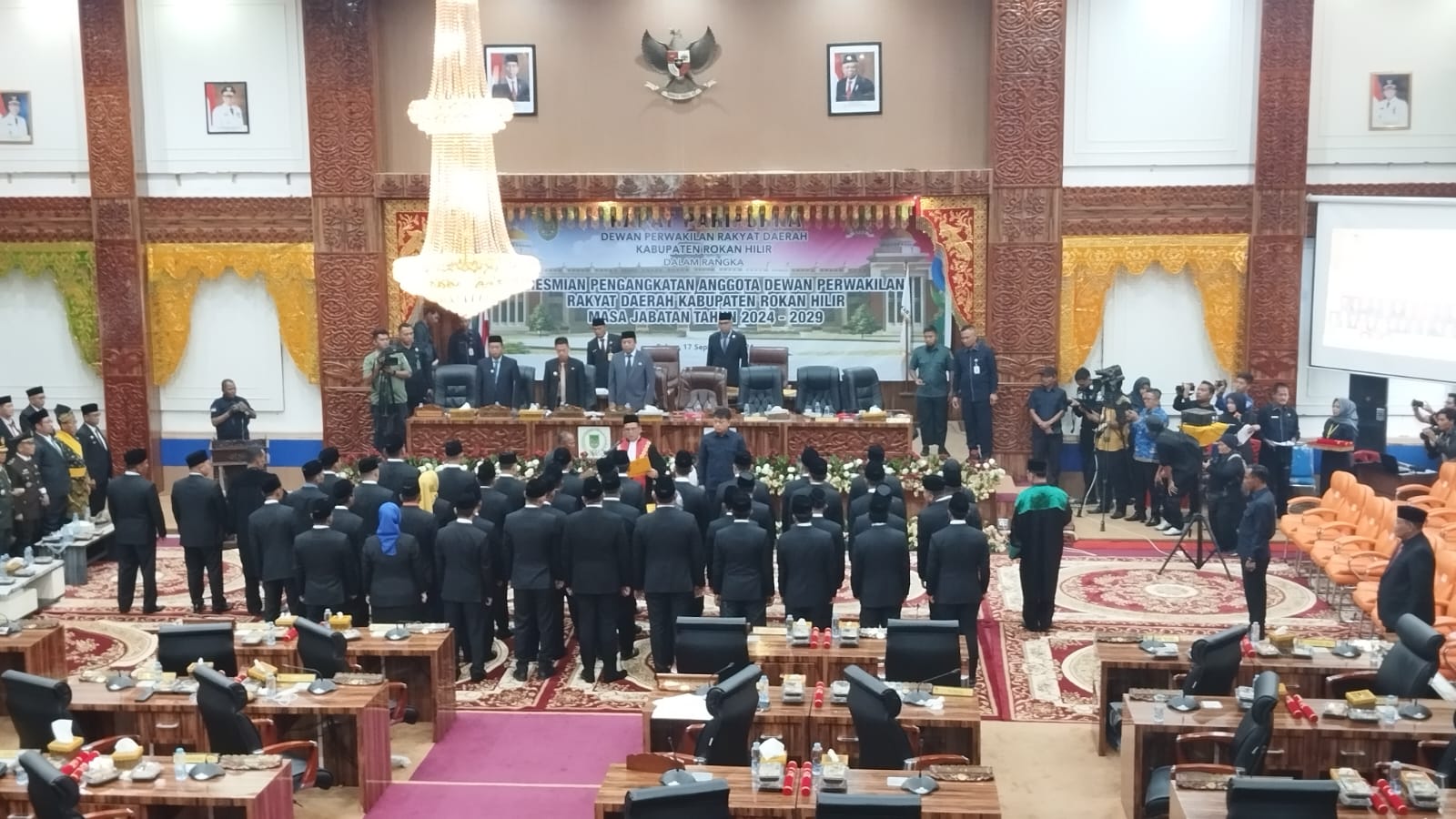 45 Anggota DPRD Rohil Resmi Dilantik, 1 Diantaranya Merupakan Mantan Wartawan