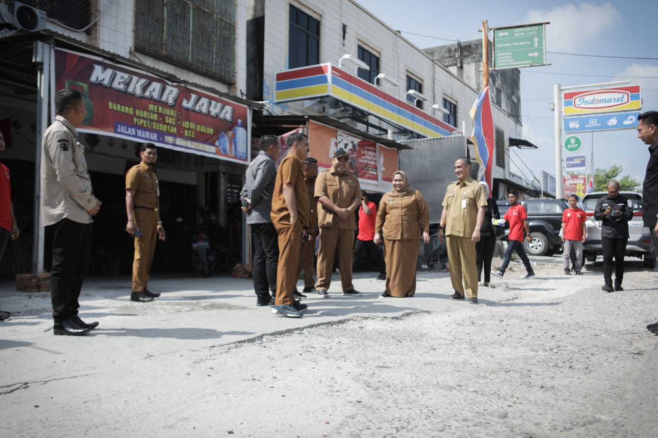 Bupati Bengkalis Intruksikan Dinas PUPR Bengkalis Perbaiki Jalan Rusak