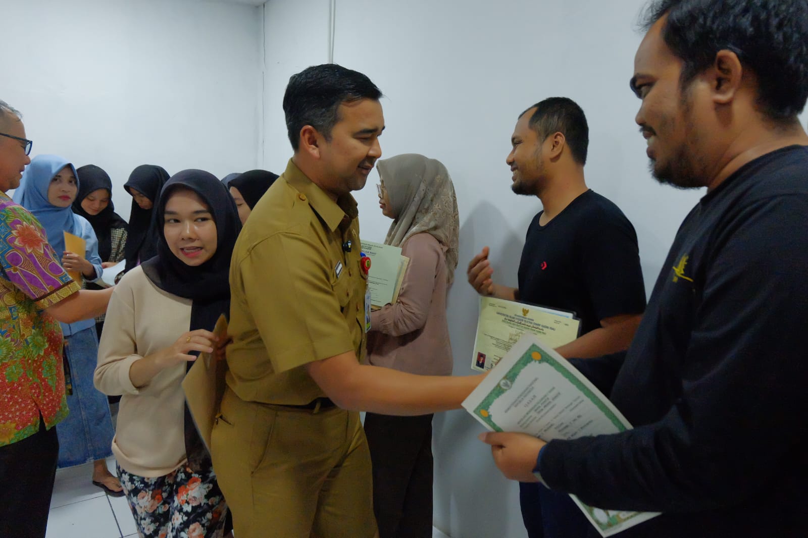 Disnakertrans Riau Fasilitasi Pengembalian 11 Ijazah Pekerja PT Sukses Riau Permata