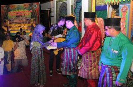 Riau Raih Dua Penghargaan Pawai Budaya Nusantara di  TMII Tahun 2017 	