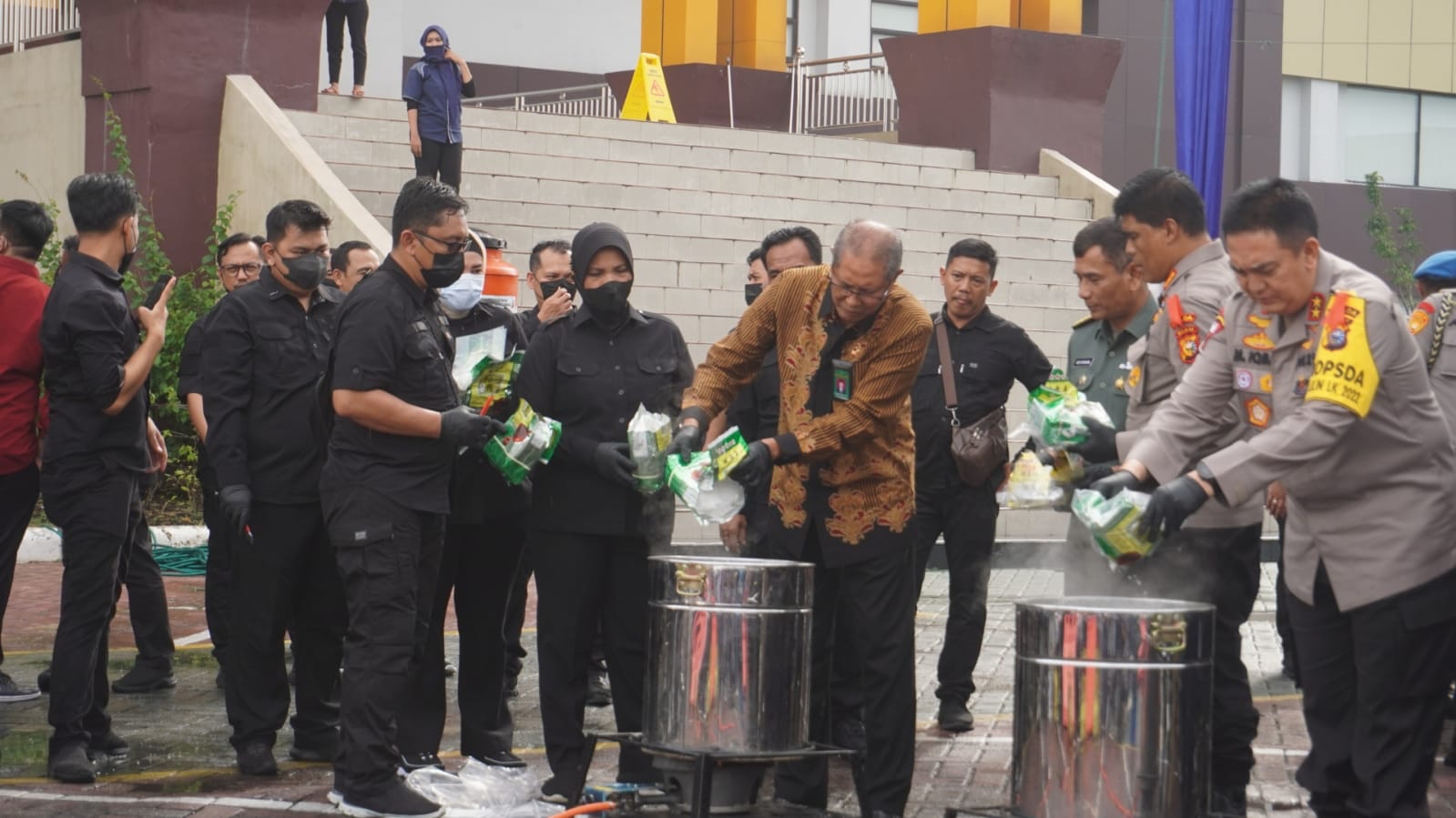 Perang Narkoba, Polda Riau Musnahkan BB