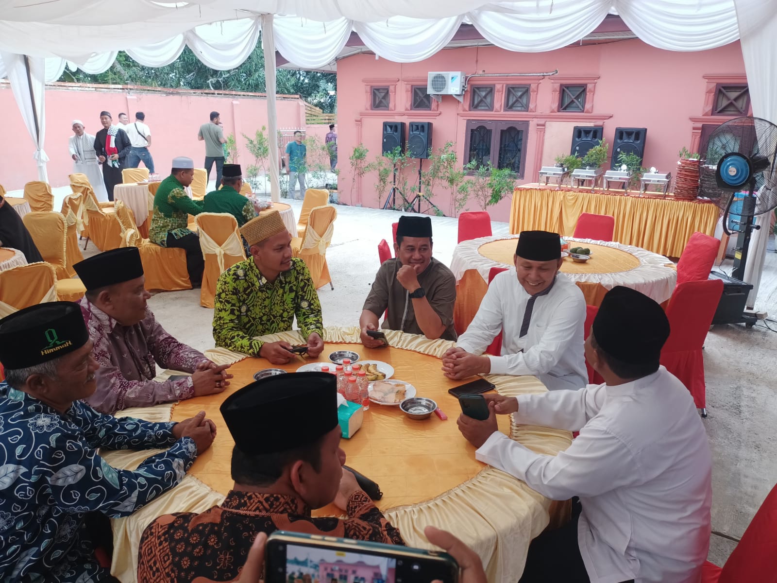 Ribuan Warga Rohul Bersilaturahmi di Kediaman Wabup H. Indra Gunawan, Wabup Sampaikan Permohonan Maaf