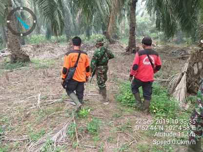 Patroli Karlahut TNI Bersama MPA Dalam Usaha Pencegahan  di Kampung Berbari