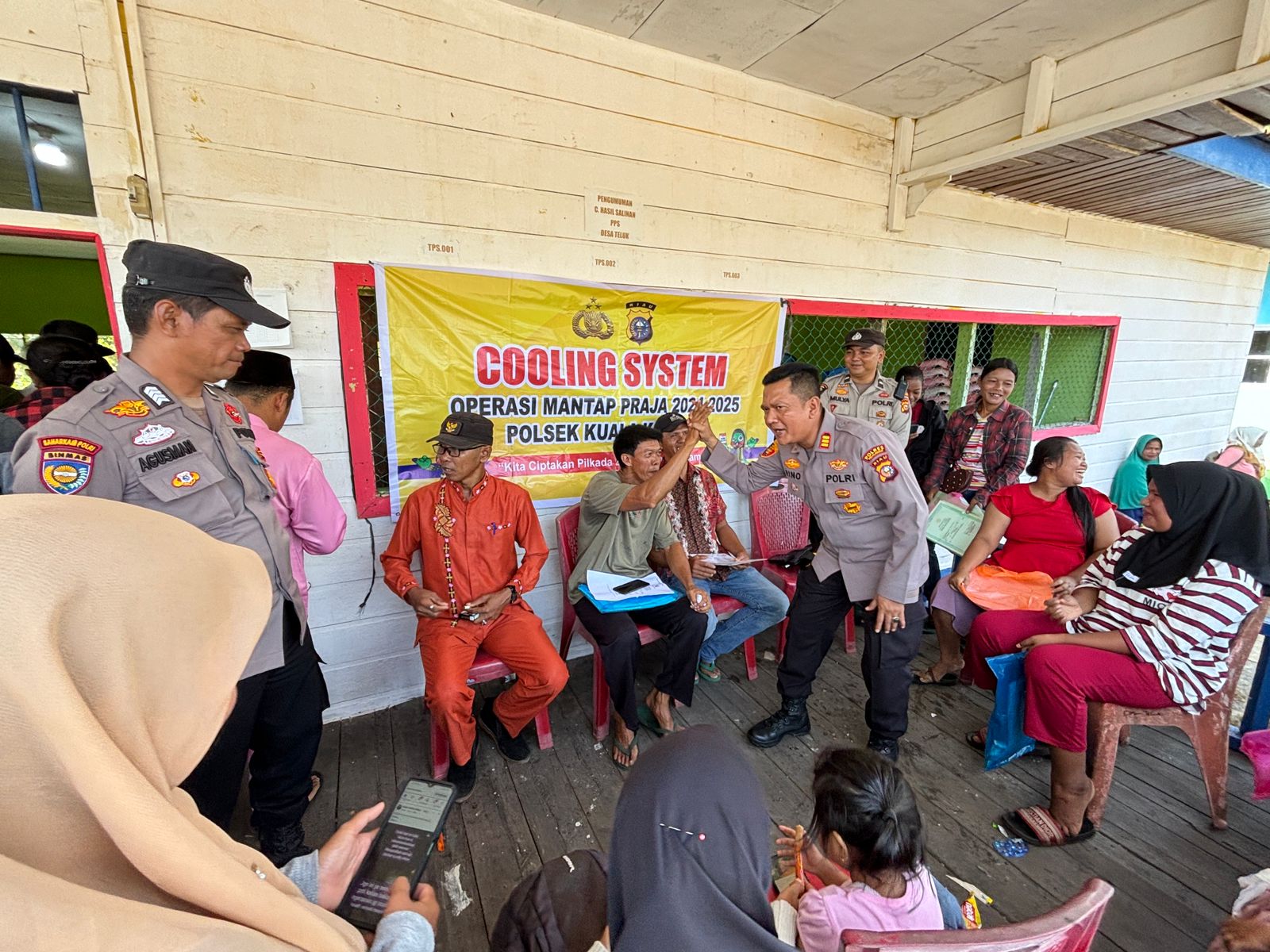 Kapolsek Kuala Kampar Gelar Jumat Curhat dan Sosial untuk Pastikan Pilkada Aman dan Damai