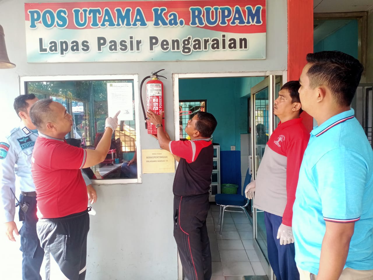 Tim Gabungan  kontrol seluruh  Lini di  Lingkungan Lapas Kelas II B Pasir Pengaraian,menjelang Natal dan tahun baru 2022