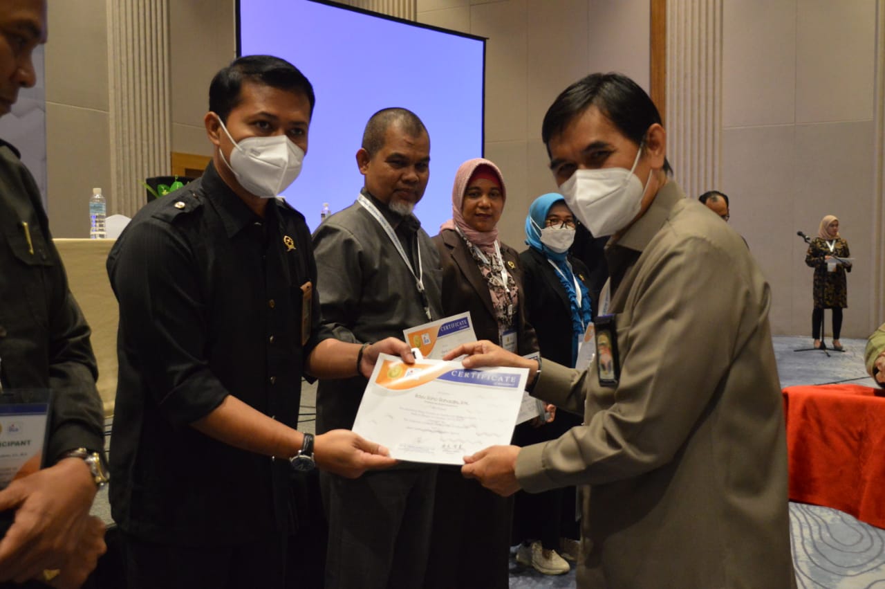 Pelatihan Singkat HKI, Ketua PN Bengkalis Raih Peserta Terbaik Ketiga