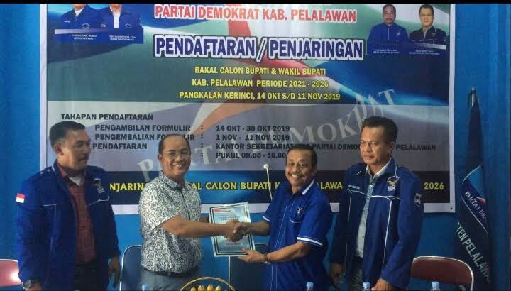 Nyatakan Maju Calon Wakil Bupati, Budi Artiful Kembalikan Formulir di DPD PAN Pelalawan