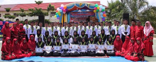 Haflah Akhir Tahun, 42 Siswa SMP IT Inayah Ikuti Wisuda Hafiz Quran