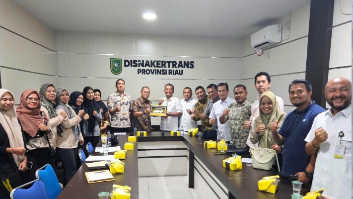 Disnakertrans Provinsi Riau Terima Kunjungan Kerja DPRD Kabupaten Siak