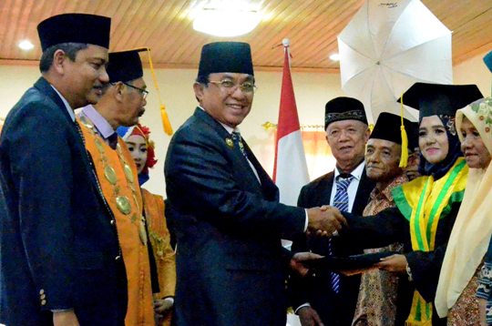 Sekdaprov Riau  Hadiri Sidang Senat Terbuka Wisuda XVI Program Sarjana Periode II STAI Auliaurrasyidin Tembilahan