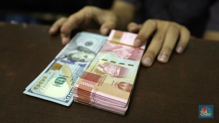 Jelang Pengumuman The Fed, Dolar AS Turun ke Rp 15.395