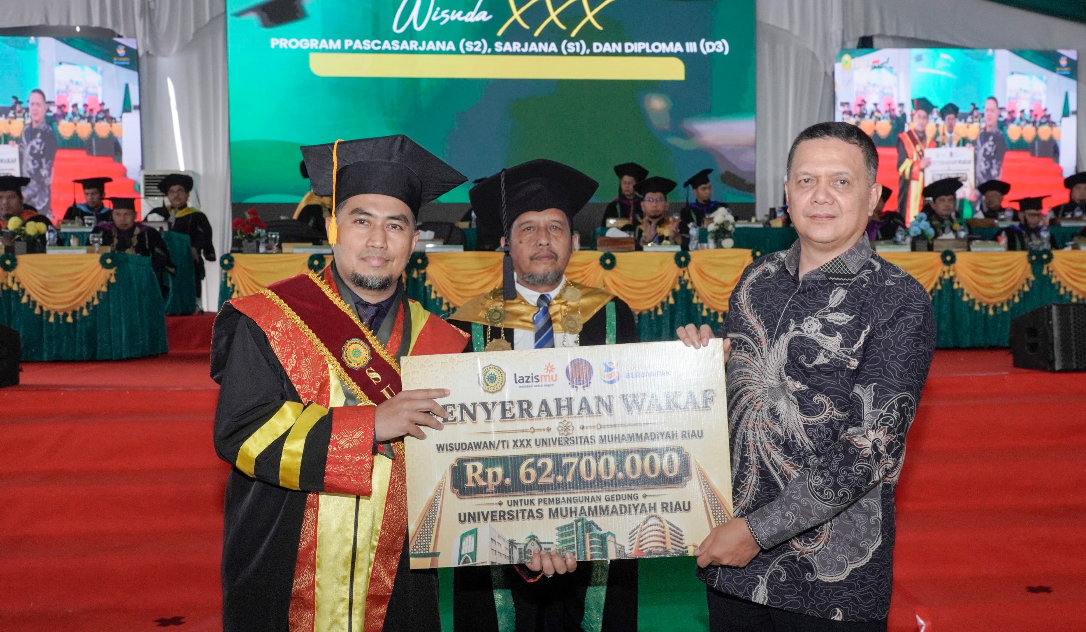 ‎Lulusan UMRI Kumpulkan Dana Wakaf Hingga Rp 62 Juta pada Wisuda ke-XXX