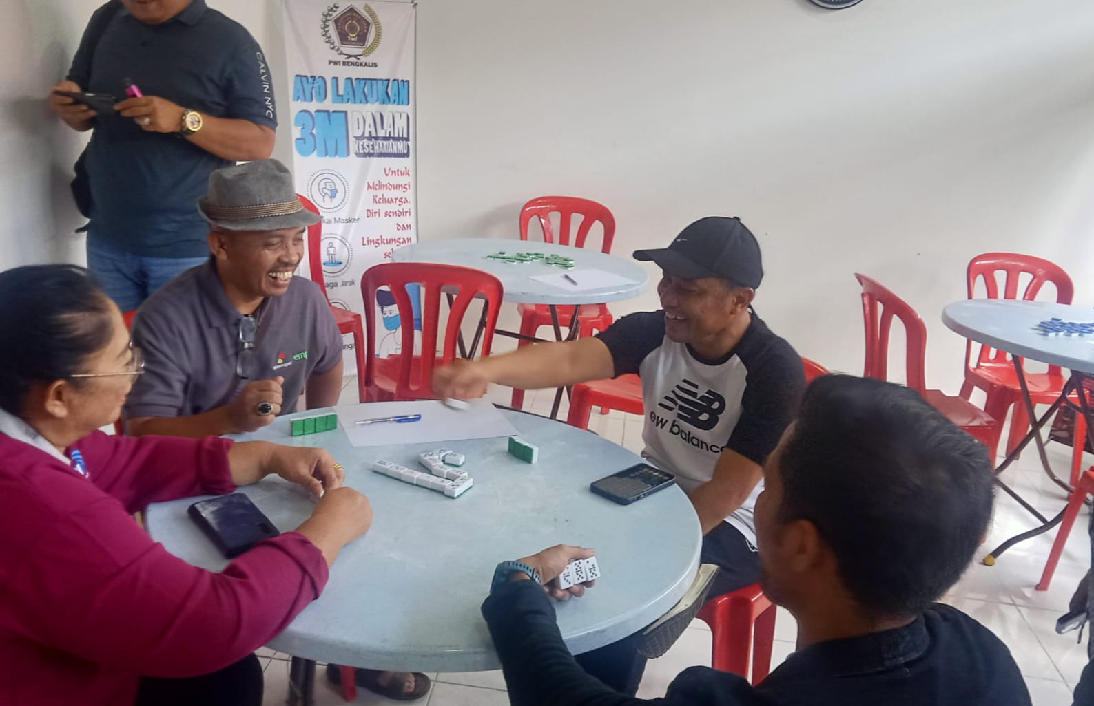 Eksebisi Domino PWI Bengkalis, Ketua PWI Kalah Telak Lawan Wabup