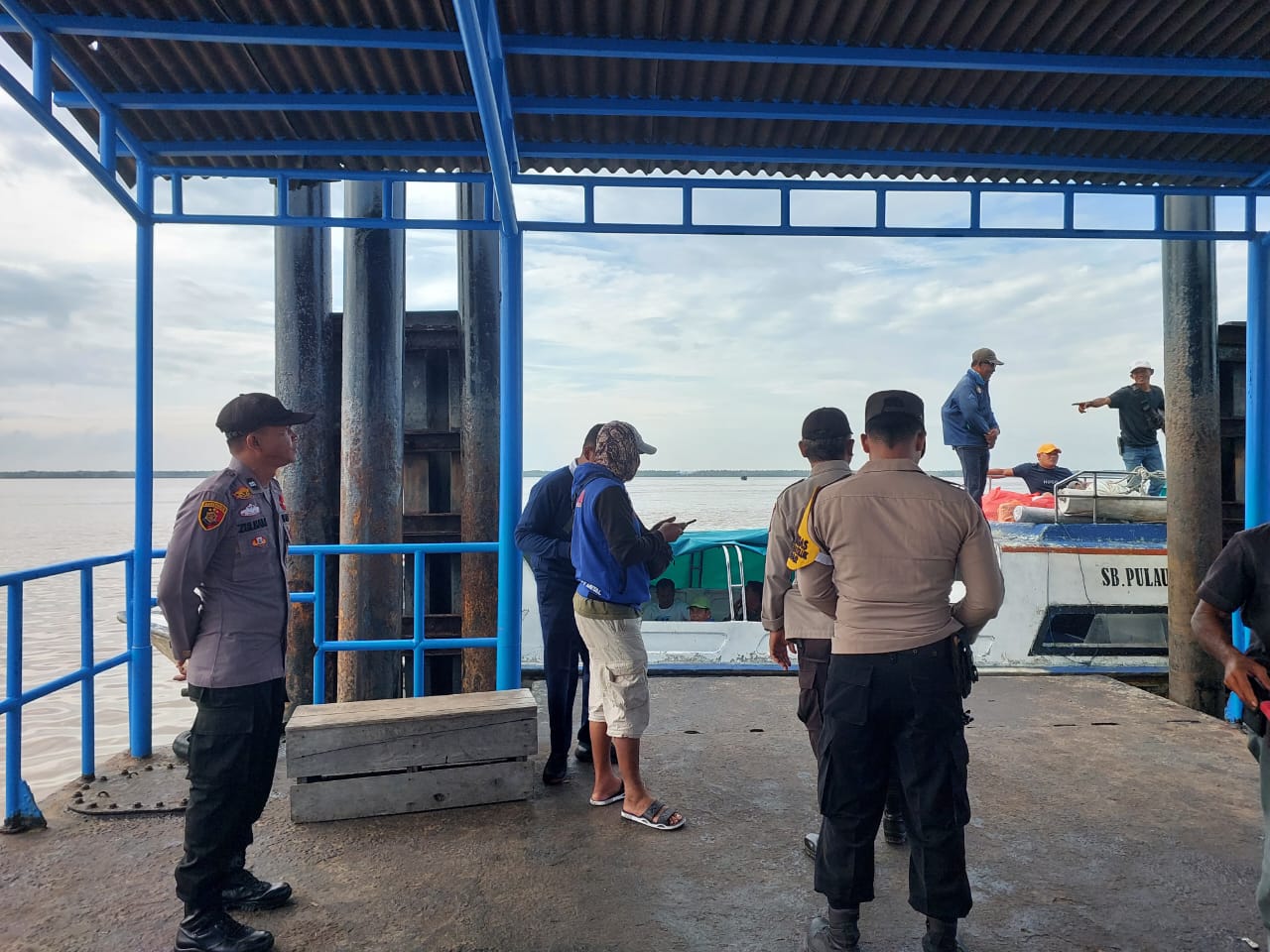 Polsek Kuala Kampar  Pelayanan Kamtibmas di Pelabuhan Penumpang Teluk Dalam