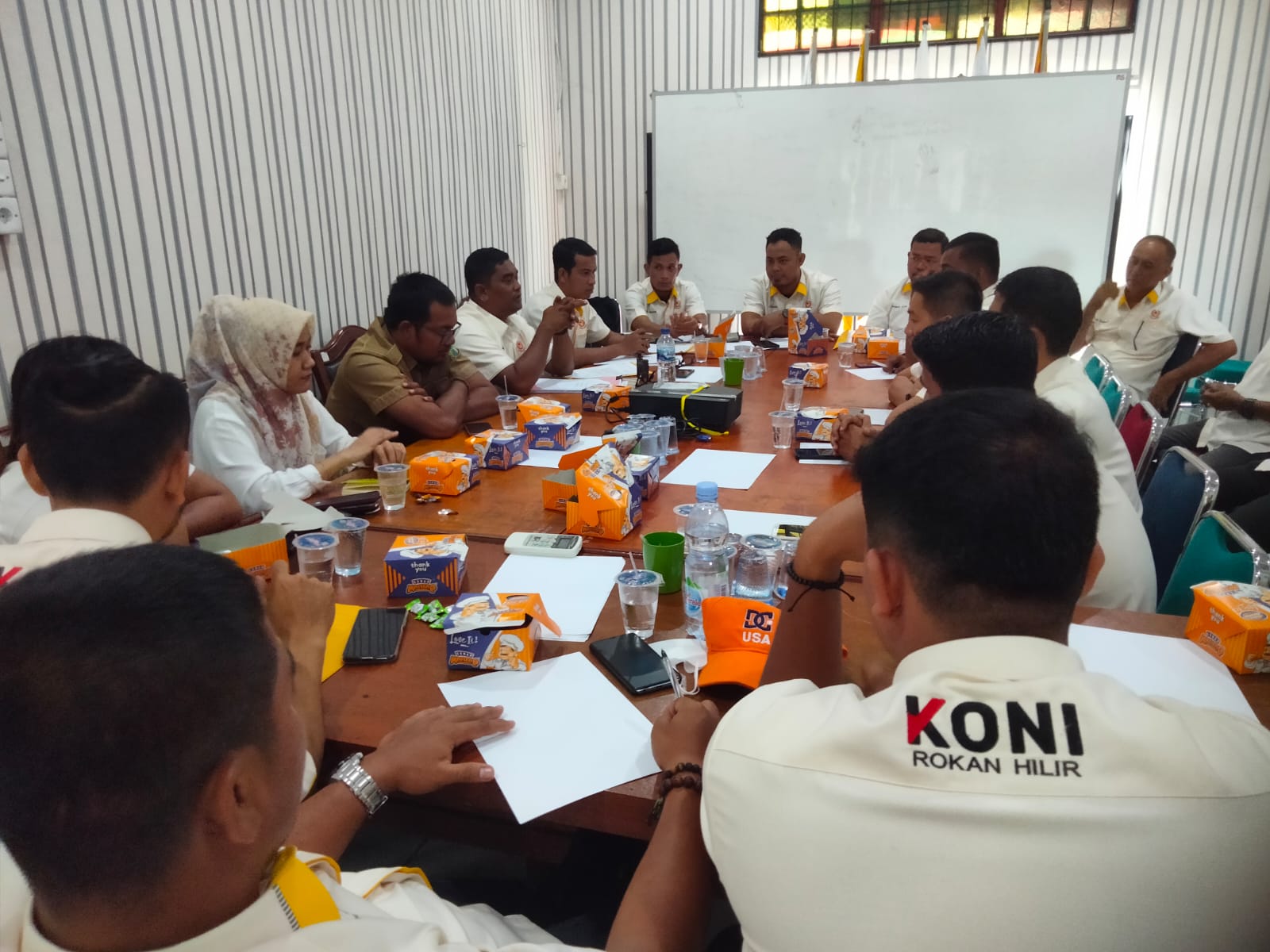 Gelar Rapat Kerja Tahunan, Ketum KONI Rohil Pasang Target Porprov Capai Prestasi