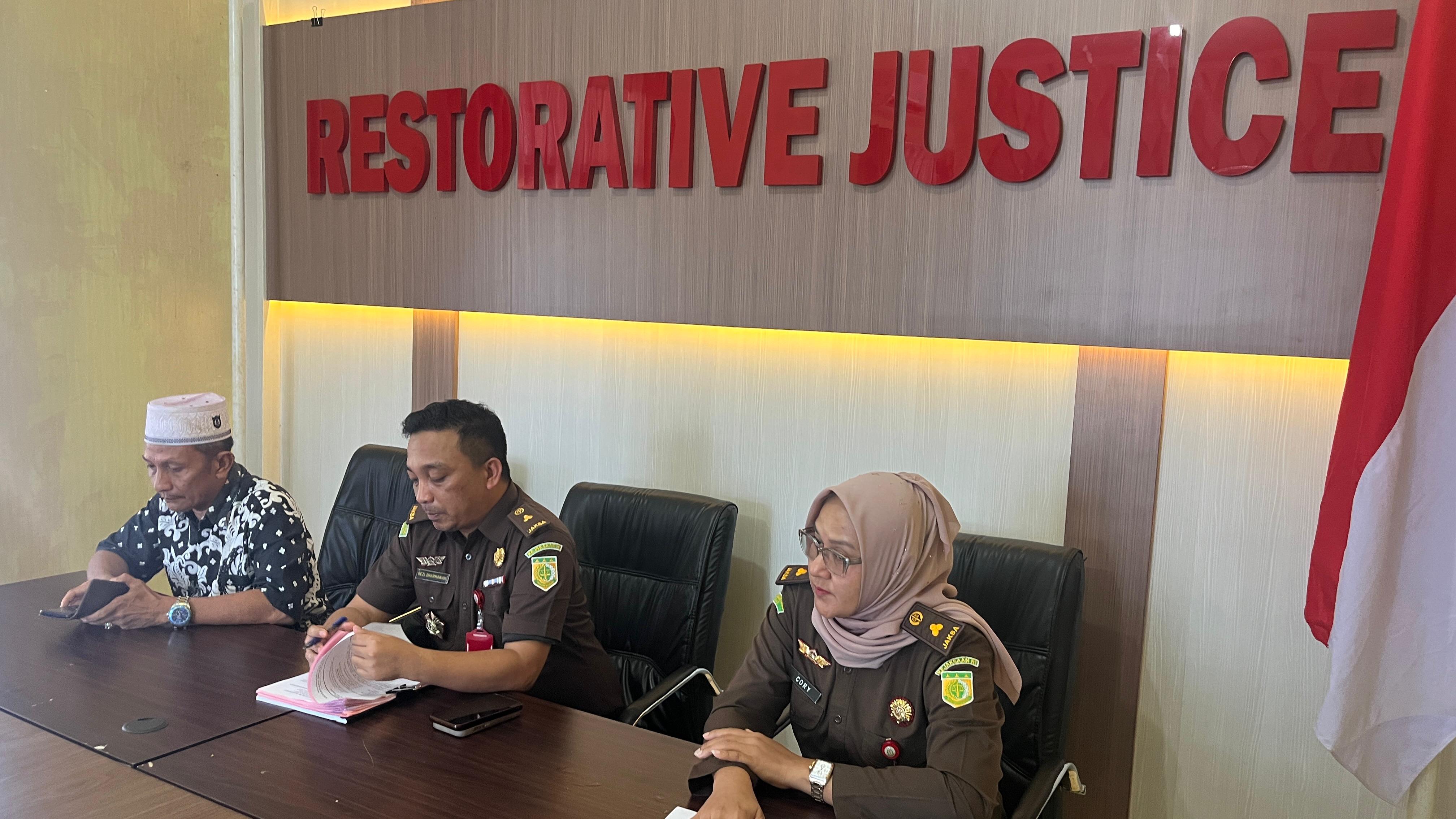 Kejari Pelalawan Hentikan Penuntutan Perkara Penganiayaan Lewat Keadilan Restoratif