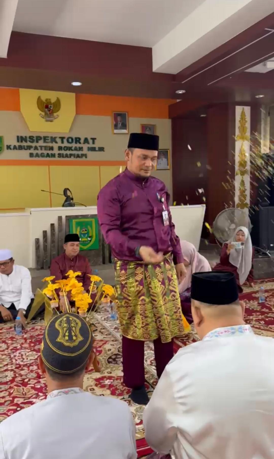 Sarman Syahroni Pimpin Doa Bersama Bagi Keberangkatan 6 CJH Inspektorat Rohil