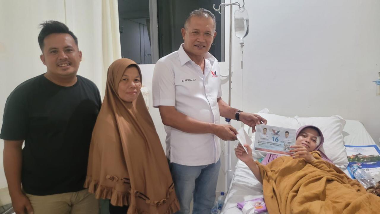Caleg DPR RI  Partai Perindo Riau H Hasrul Serahkan Klaim Asuransi Kepada  eka Dela putri