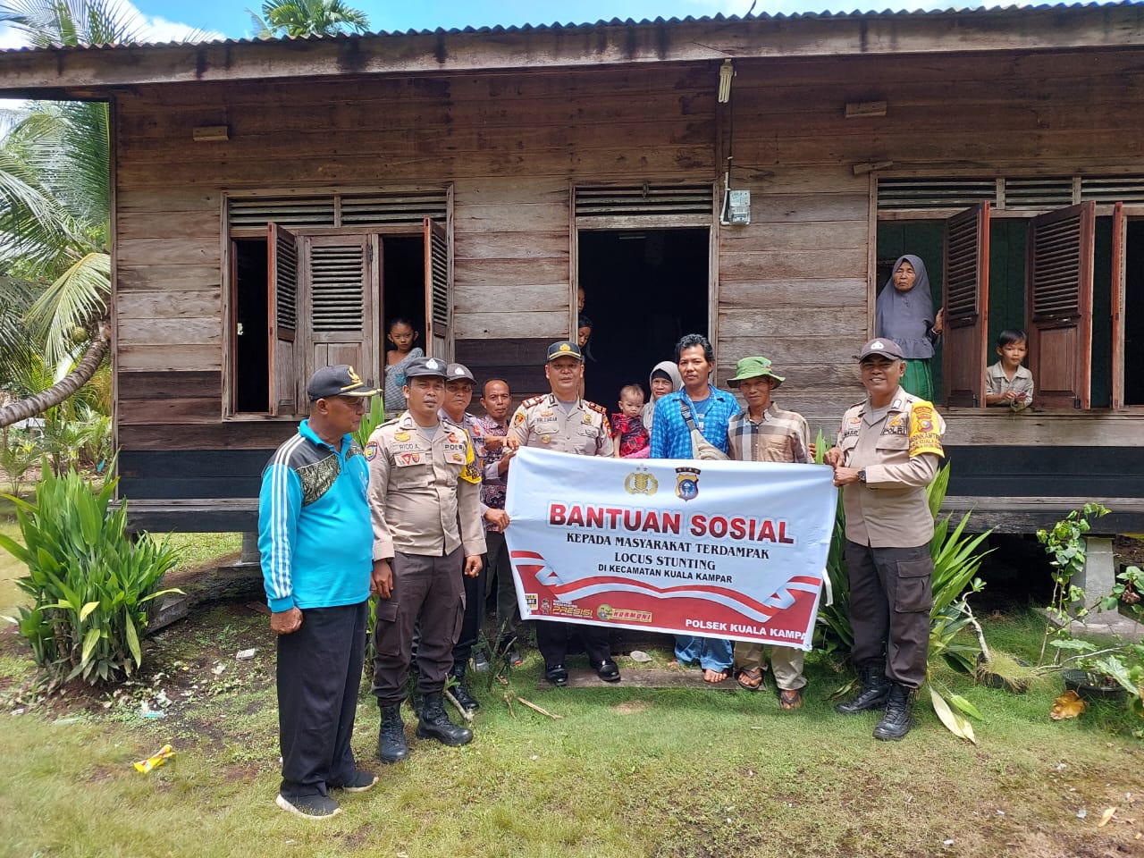 Ratusan Rumah Terendam Banjir, Kapolres Rohul Langsung Lakukan Peninjauan Dan Evakuasi Warga