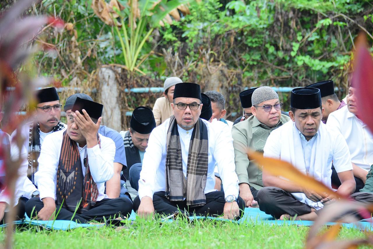 Dampingi Bupati, Kadis Kominfosan Kampar Hadiri Pelepasan Ziarah Kubur Ayi Ayo Onam