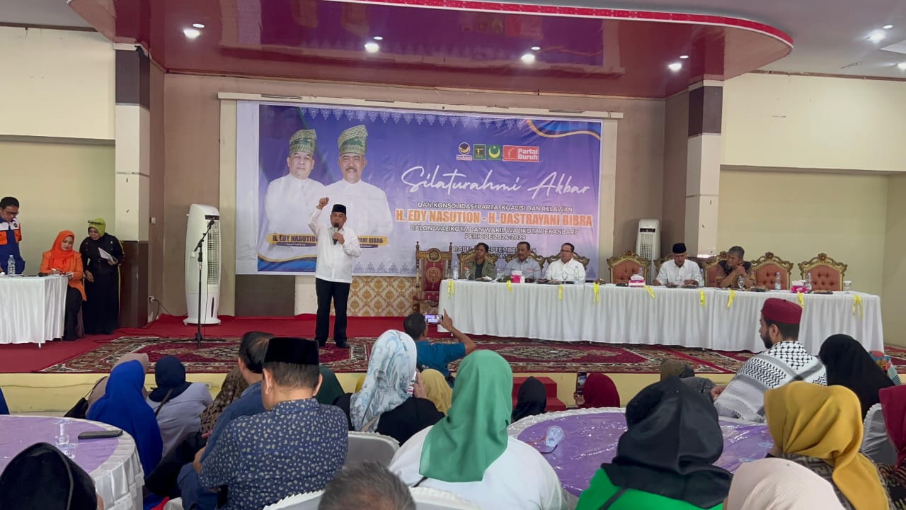 Ribuan Masyarakat  Nyatakan Sikap Menangkan Pasangan Calon Walikota Pekanbaru Edy Natar Nasution-Destrayani Bibra