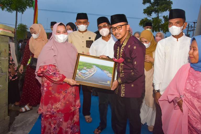 Ramadhan Ke-18, Bupati Kasmarni Buka Puasa Bersama di Desa Bukit Batu