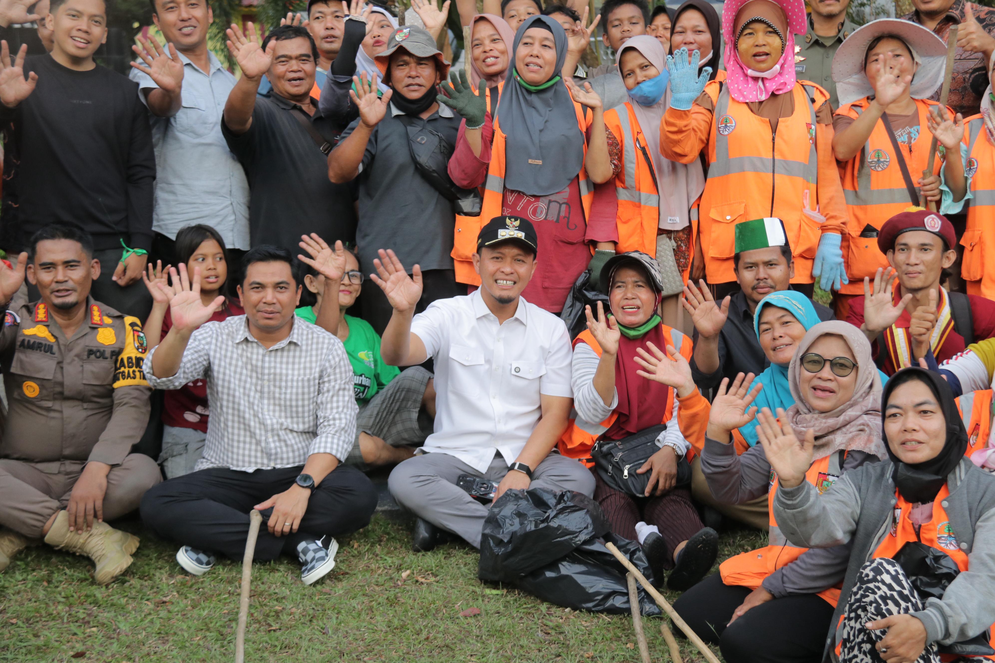 Usai Demo, HMI MPO Pekanbaru Bersama Wali Kota Gelar Aksi Bersih-Bersih Kota