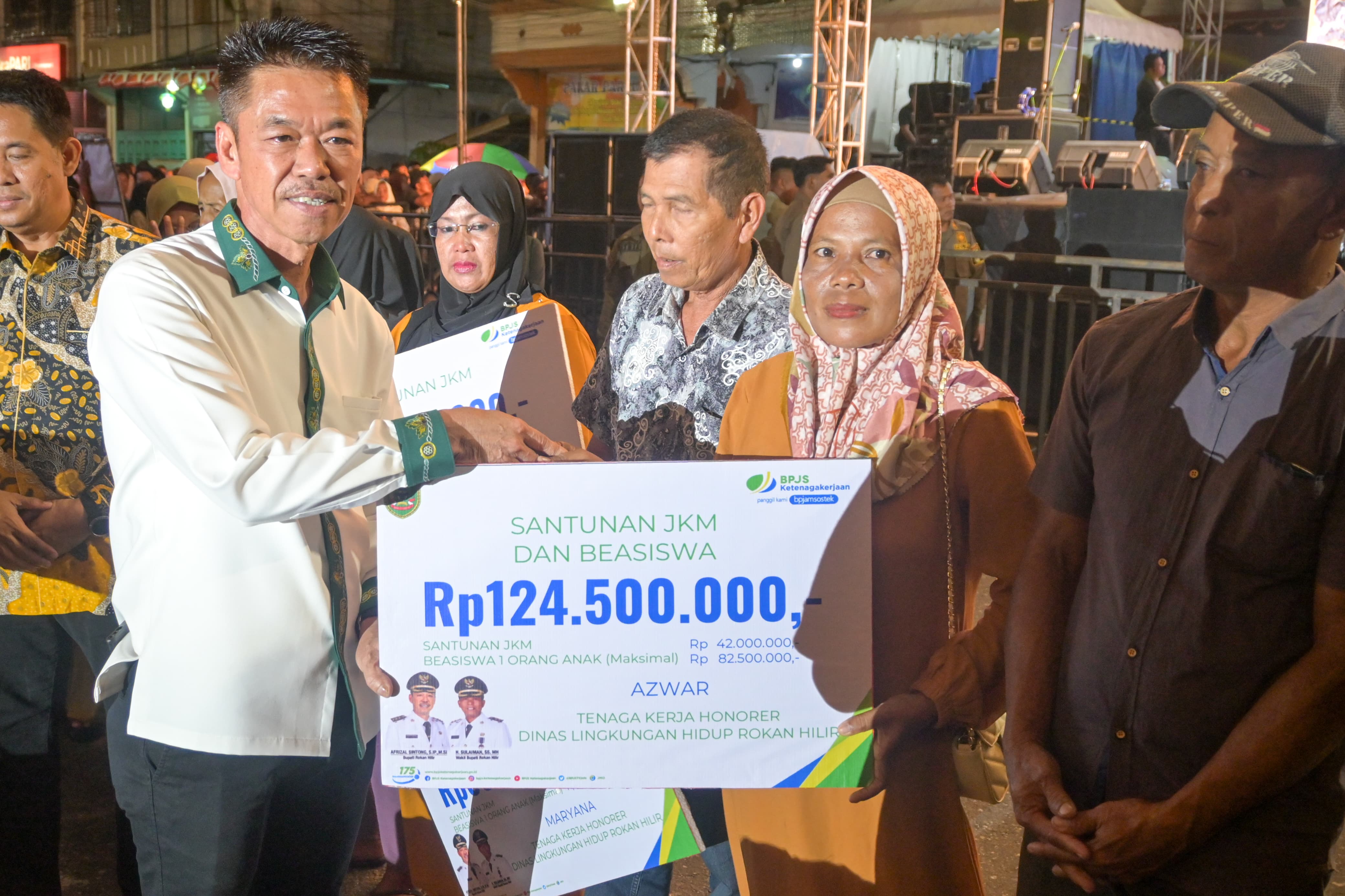 Sambut HUT Rohil Ke 25, Pemkab Rohil Adakan Hiburan Rakyat Sekaligus Penyerahan Santunan BPJS Ketenagakerjaan