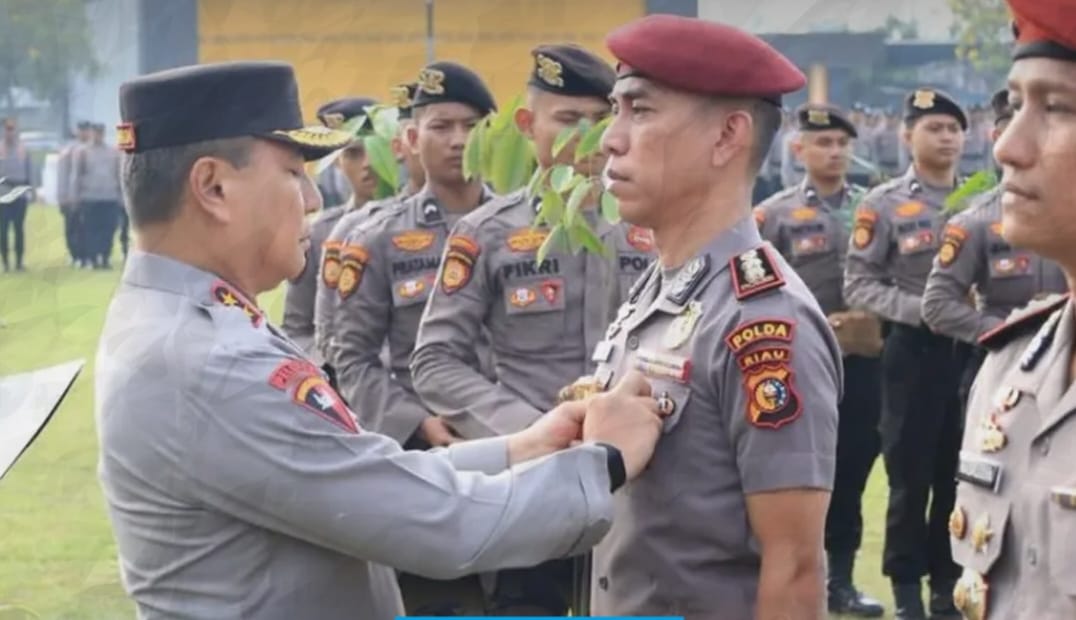 Pin Emas Kapolri untuk Perwira Berprestasi: Polda Riau Ukir Sejarah dalam Penyelamatan Gajah Liar