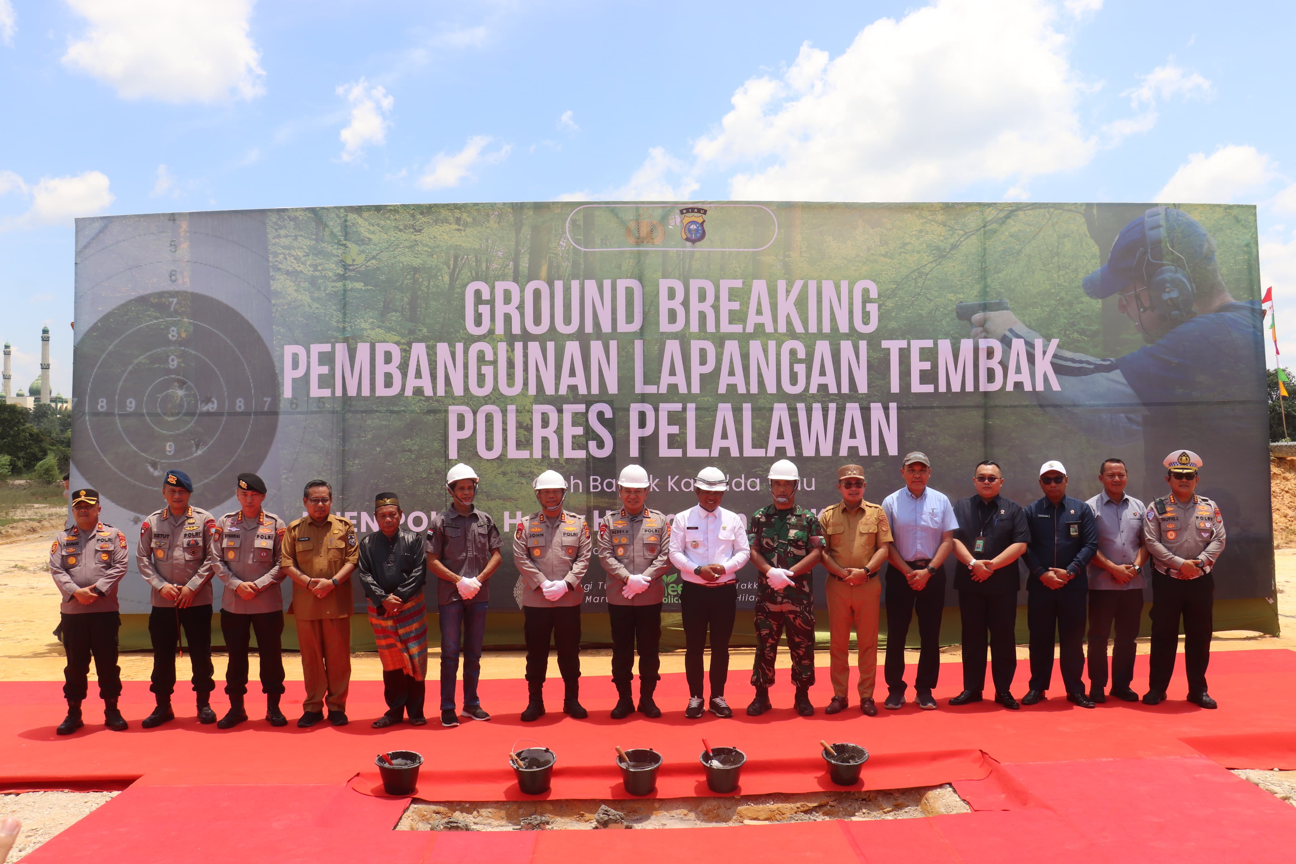 Pasar Murah Polres Pelalawan Diserbu Warga, Kapolda Riau Apresiasi Gerakan Peduli Ekonomi Sosial