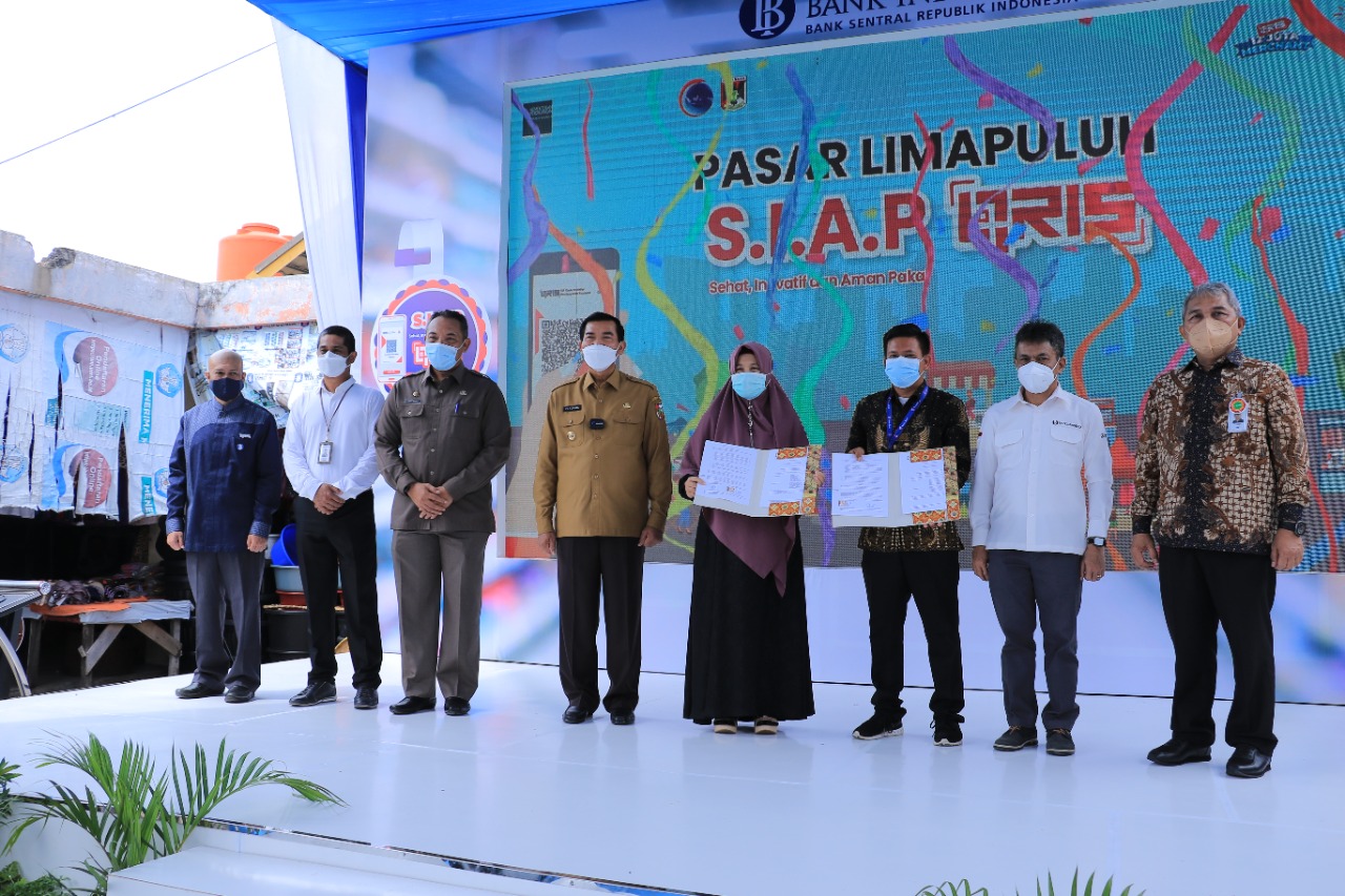 Wali Kota, BI, dan BRK Sosialisasi Aplikasi QRIS di Pasar Limapuluh