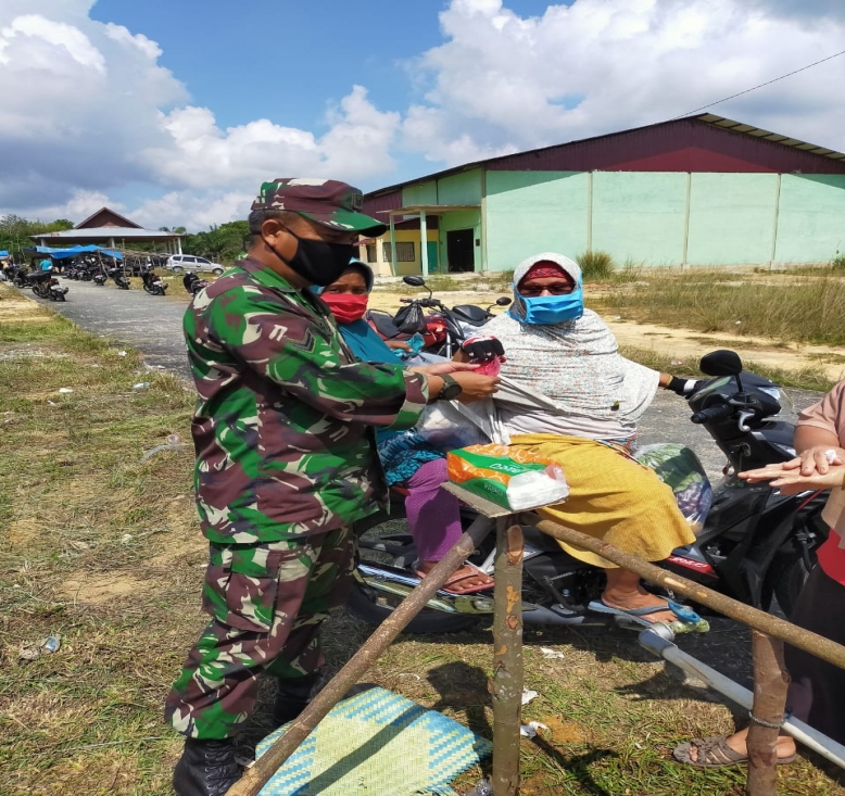 Babinsa Ajak Warga Ikuti Imbauhan Protokol Kesehatan Desa Olak Kecamatan Sungai Mandau