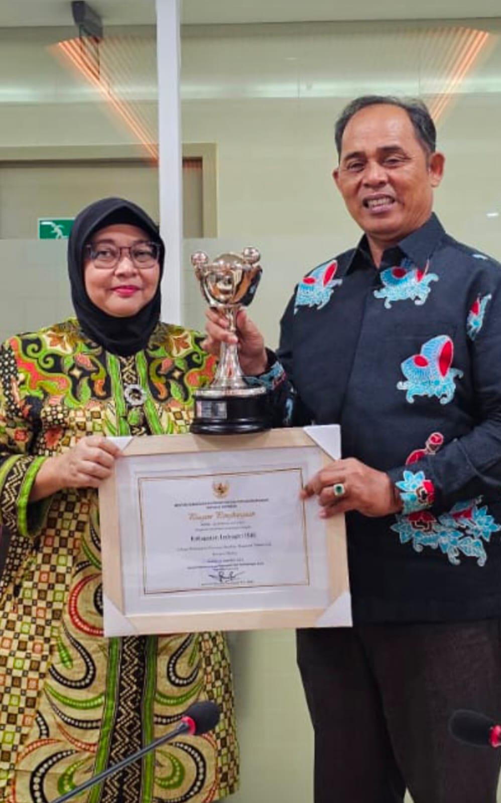 Secara Lansung Pj. Bupati Inhil H.Herman Terima Penghargaan Anugrah Parahita Ekapraya TH 2022 dari Kementrian PPPA