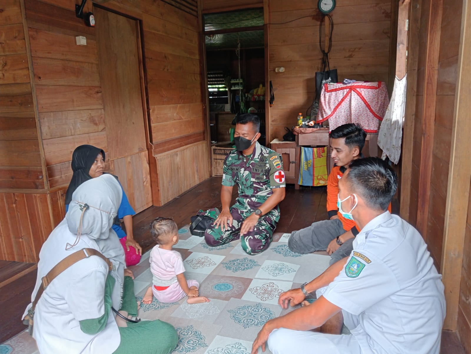 Tim BPBD dan UPT Puskesmas Meskom  Pengecekan Kesehatan Warga Dampak Banjir