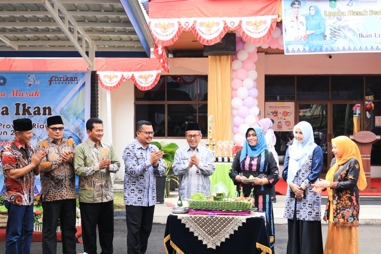 Hj. Ismiatun Dampingi Tim Meranti Ikut Lomba Masak Serba Ikan