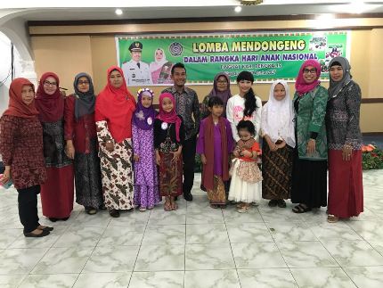 Nisa Juara Pertama lomba Bercerita  Hari Anak Nasional 