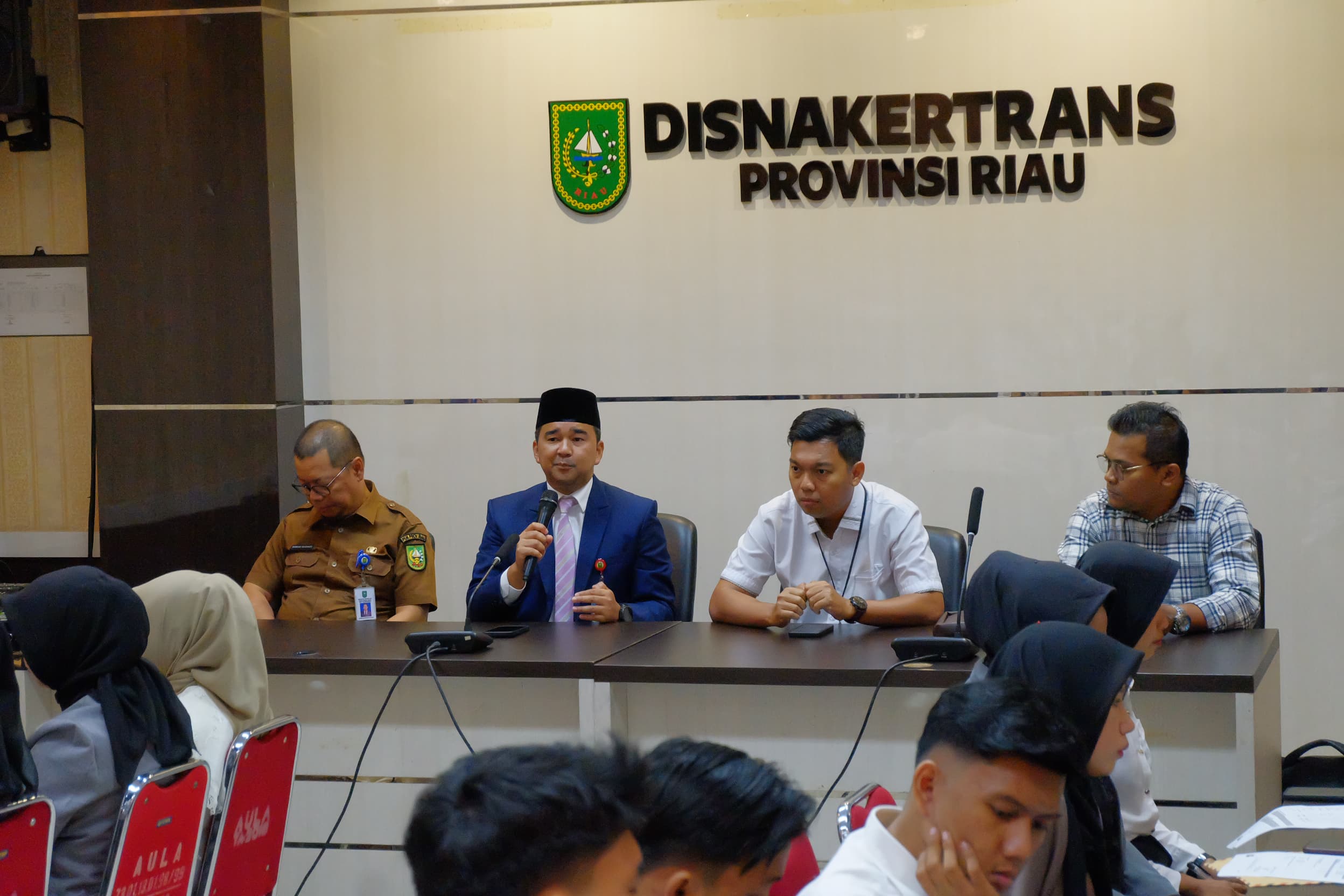 Disnakertrans Riau Fasilitasi Rekrutmen Tenaga Kerja PT. Indomarco Prismatama dan PT. Prima Karya Sarana Sejahtera