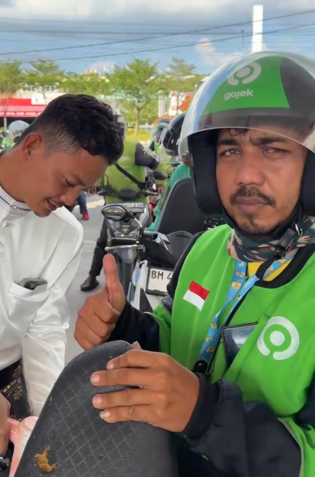 ‎Ratusan Ojol Sumringah! Achmad Faisal Reza Traktir BBM Gratis di Hari Jadi ke-242 Kota Pekanbaru